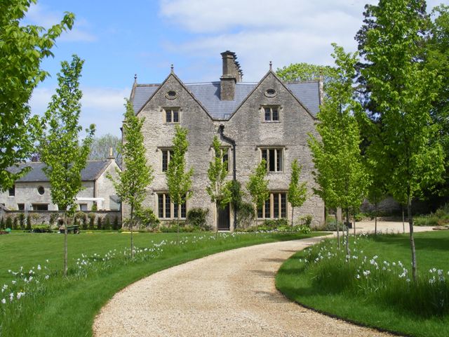 COUNTRY HOUSE GARDEN, GLOUCESTERSHIRE