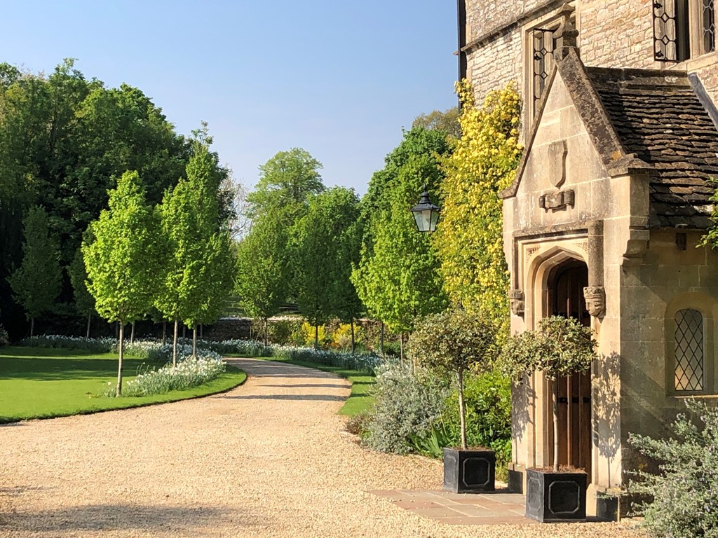 COUNTRY HOUSE GARDEN, GLOUCESTERSHIRE