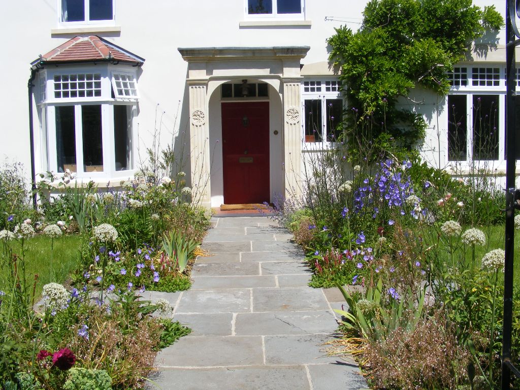 GEORGIAN FRONT GARDEN IN WESTBURY ON TRYM